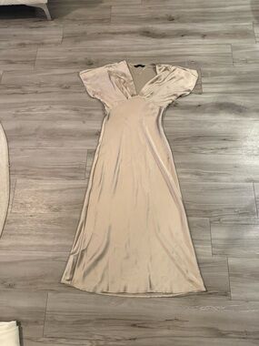 Zara - Elegant Champagne Satin V-Neck Maxi Dress